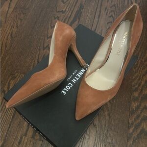 Kenneth Cole Romi pump size 8